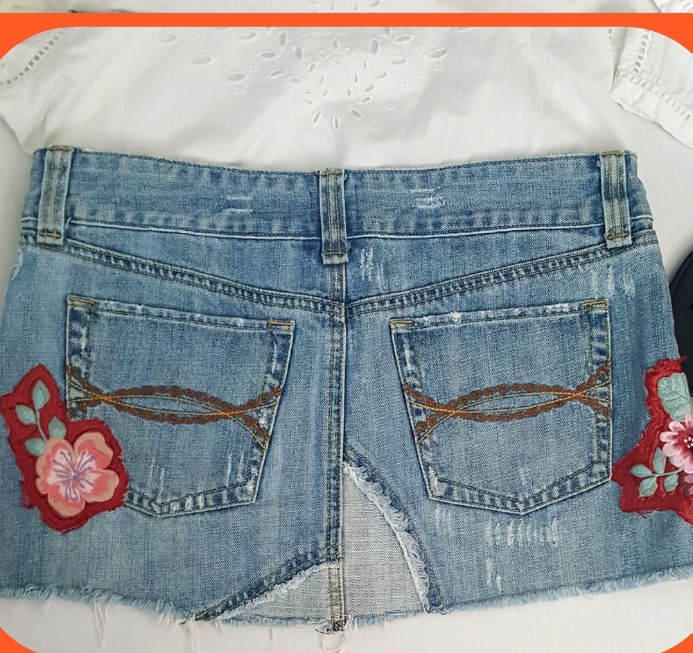 🌺ABERCROMBIE Embroidered Mini Skirt ~ Gorgeous!! - Picture 4 of 6